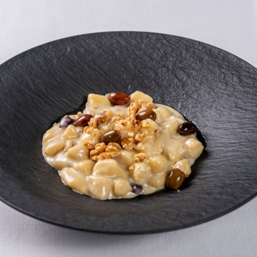 Gnocchi con gorgonzola, olive e noci